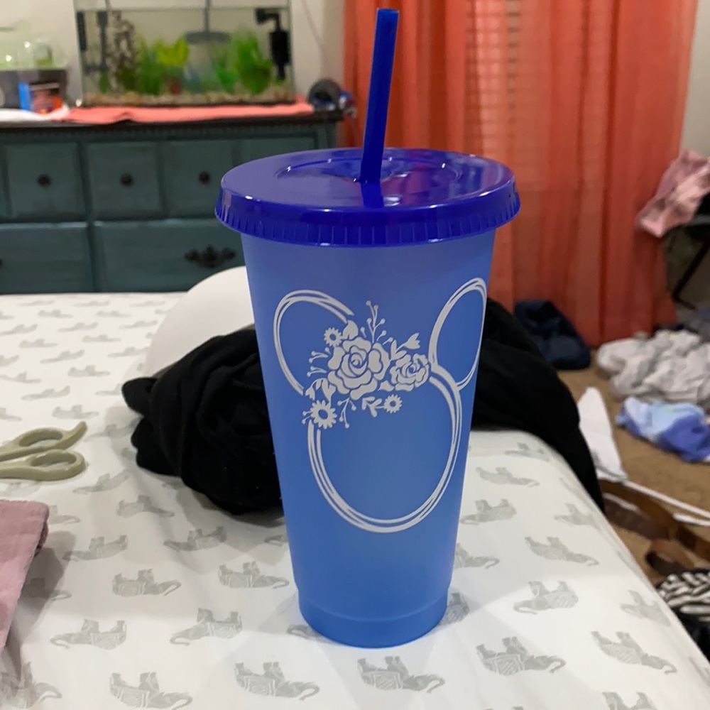Disney changing color cup